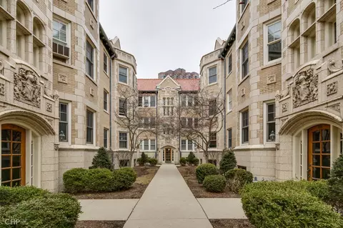 548 W Brompton Ave #2E, Chicago, IL 60657