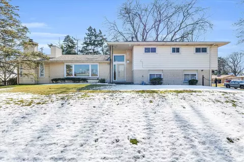 1 Monterey Ct, Champaign, IL 61820