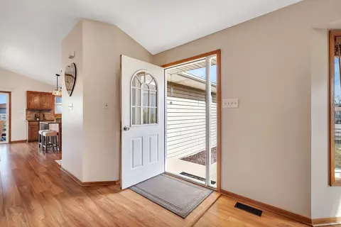 Entry Way - 2011 Great Falls Dr, Plainfield, IL 60586 photo 2 of 2