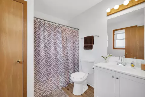 Bath - 2011 Great Falls Dr, Plainfield, IL 60586 photo 3 of 3