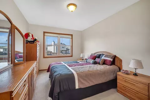 Bedroom - 2011 Great Falls Dr, Plainfield, IL 60586 photo 4 of 5