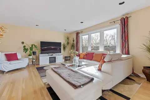 Living - 4125 Mason Dr, Hoffman Estates, IL 60192 photo 1 of 2