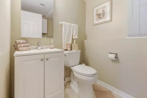 Bath - 4125 Mason Dr, Hoffman Estates, IL 60192 photo 3 of 3