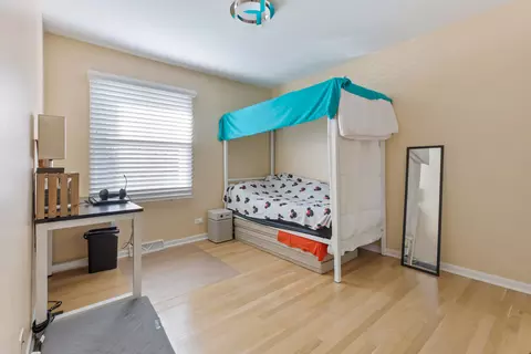 Bedroom - 4125 Mason Dr, Hoffman Estates, IL 60192 photo 3 of 4