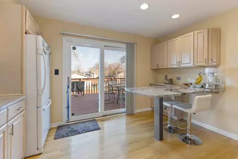 Kitchen - 4125 Mason Dr, Hoffman Estates, IL 60192 photo 2 of 4