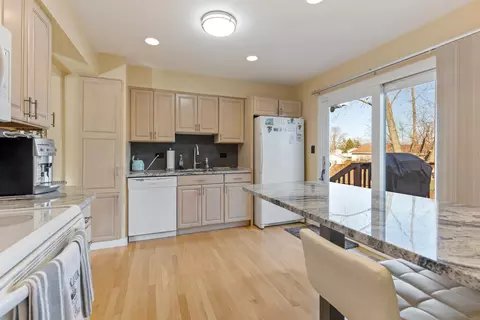 Kitchen - 4125 Mason Dr, Hoffman Estates, IL 60192 photo 1 of 4