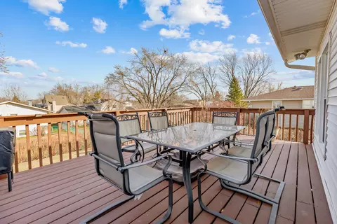 Exterior - 4125 Mason Dr, Hoffman Estates, IL 60192 photo 4 of 6