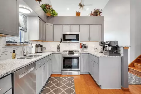 Kitchen - 2225 Willow Lakes Dr, Plainfield, IL 60586 photo 2 of 5