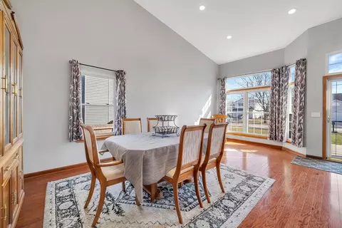 Dining - 2225 Willow Lakes Dr, Plainfield, IL 60586 photo 2 of 3