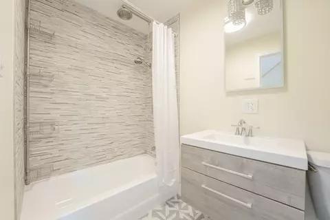Bath - 103 E 149th St, Harvey, IL 60426 photo 1 of 2