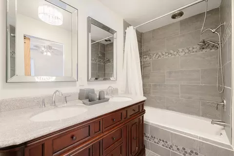 Bath - 103 E 149th St, Harvey, IL 60426 photo 2 of 2