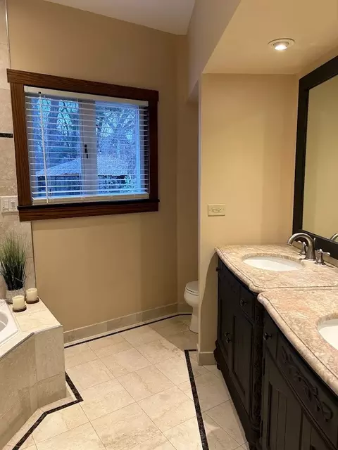 Bath - 280 Maplewood Rd, Riverside, IL 60546 photo 2 of 3