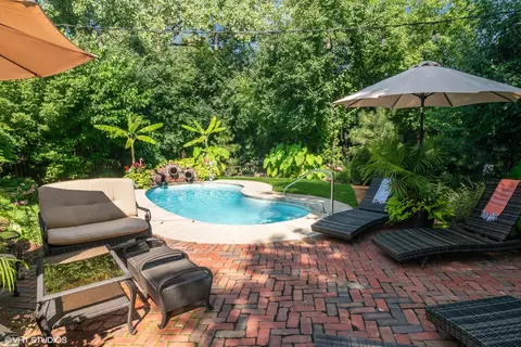 Exterior - 280 Maplewood Rd, Riverside, IL 60546 photo 6 of 14