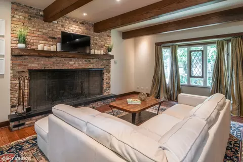 Living - 280 Maplewood Rd, Riverside, IL 60546 photo 2 of 4