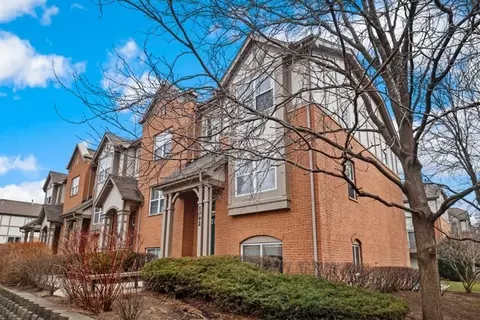 1092 N Claremont Dr, Palatine, IL 60074
