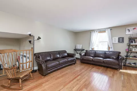 Living - 2244 Kingston Dr, Wheaton, IL 60189 photo 2 of 4