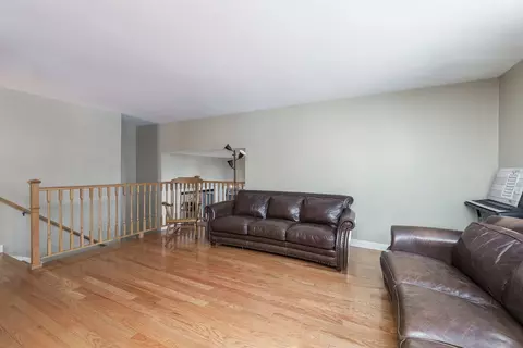 Living - 2244 Kingston Dr, Wheaton, IL 60189 photo 1 of 4