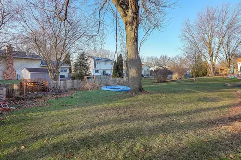 Exterior - 2244 Kingston Dr, Wheaton, IL 60189 photo 2 of 4