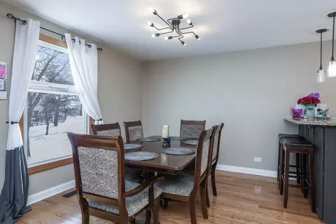 Dining - 2244 Kingston Dr, Wheaton, IL 60189 photo 1 of 1