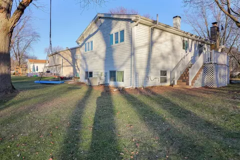 Exterior - 2244 Kingston Dr, Wheaton, IL 60189 photo 4 of 4