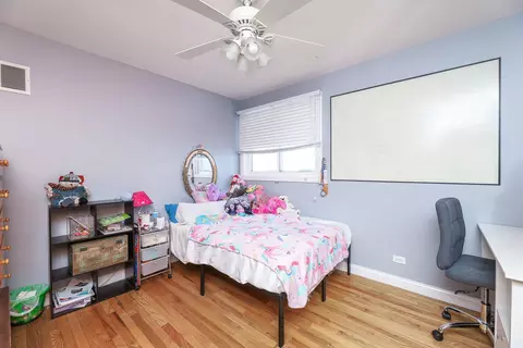 Bedroom - 2244 Kingston Dr, Wheaton, IL 60189 photo 2 of 4