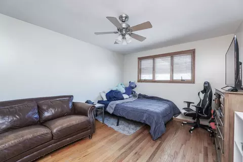 Bedroom - 2244 Kingston Dr, Wheaton, IL 60189 photo 1 of 4