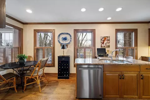 2 Landmark, Northfield, IL 60093 photo 8