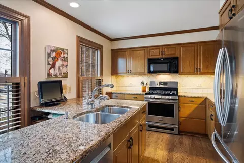 2 Landmark, Northfield, IL 60093 photo 7