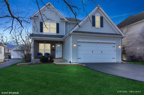1437 Dean St, Saint Charles, IL 60174