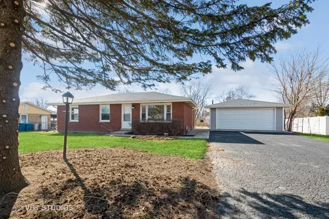 2123 Maplewood Ln, Joliet, IL 60433