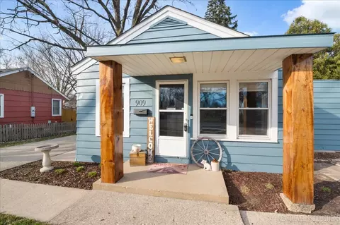 909 Albert Ave, Sycamore, IL 60178