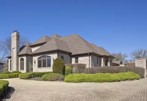 8151 Lake Ridge Dr, Burr Ridge, IL 60527