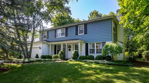 367 W Prospect Ave, Lake Bluff, IL 60044