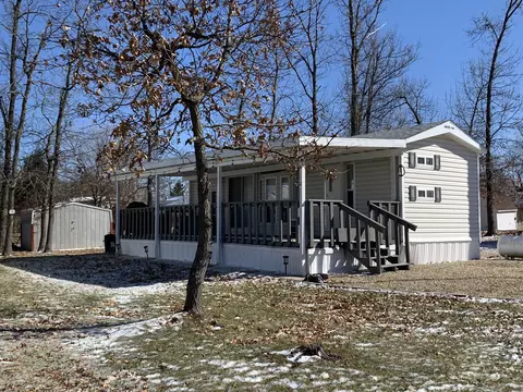 20-24 Woodhaven Dr, Sublette, IL 61367