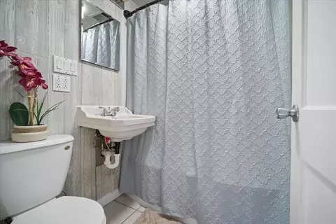 Bath - 3022 Robert St, Bloomington, IL 61704 photo 1 of 1