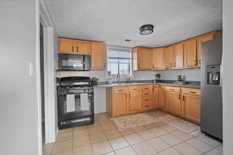 Kitchen - 3022 Robert St, Bloomington, IL 61704 photo 2 of 3