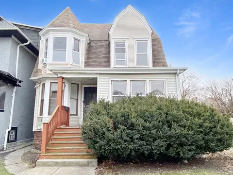 5453 W Walton St, Chicago, IL 60651