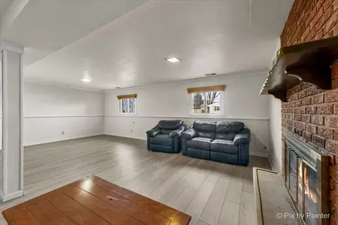 Living - 315 Hillcrest Dr, Algonquin, IL 60102 photo 4 of 5