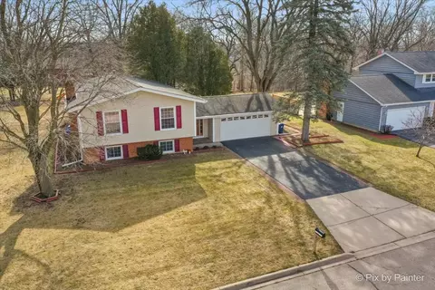 Exterior - 315 Hillcrest Dr, Algonquin, IL 60102 photo 5 of 12