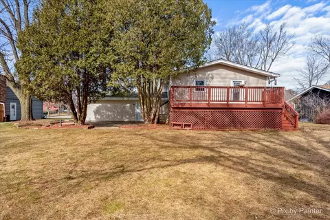 Exterior - 315 Hillcrest Dr, Algonquin, IL 60102 photo 8 of 12
