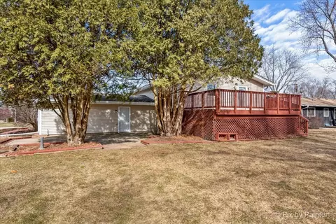 Exterior - 315 Hillcrest Dr, Algonquin, IL 60102 photo 9 of 12