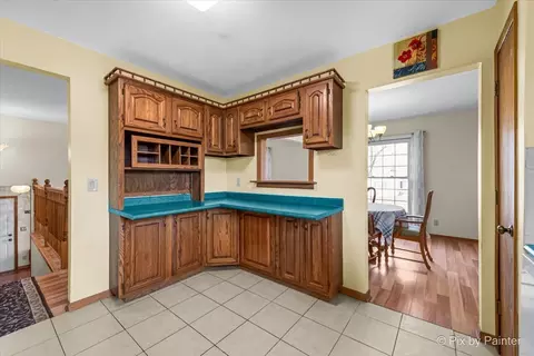 Kitchen - 315 Hillcrest Dr, Algonquin, IL 60102 photo 2 of 4
