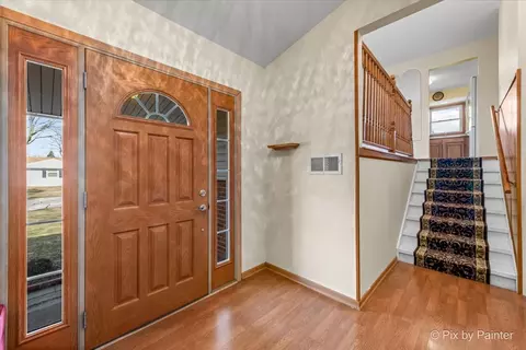 Entry Way - 315 Hillcrest Dr, Algonquin, IL 60102 photo 2 of 2