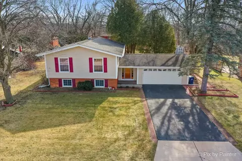 Exterior - 315 Hillcrest Dr, Algonquin, IL 60102 photo 4 of 12
