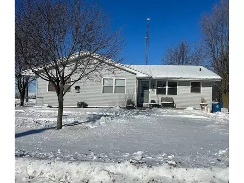 438 W Walnut St, Ladd, IL 61329