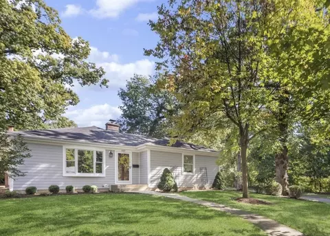 557 Riford Rd, Glen Ellyn, IL 60137