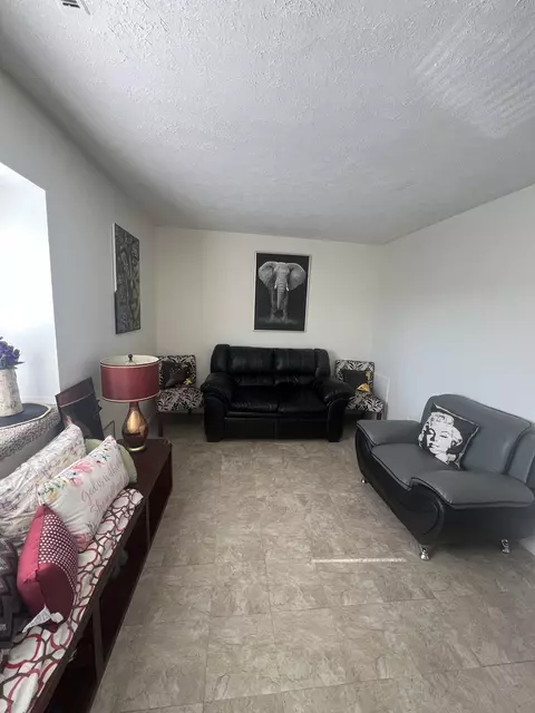 Living - 1119 S Curtis Ave #D43, Kankakee, IL 60901 photo 2 of 2