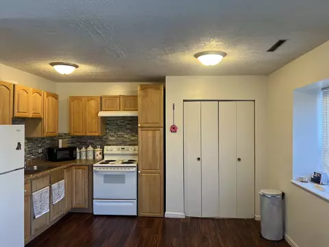 Kitchen - 1119 S Curtis Ave #D43, Kankakee, IL 60901 photo 1 of 2