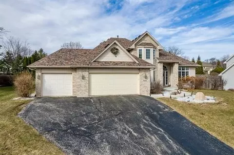 9152 River View Trl, Roscoe, IL 61073