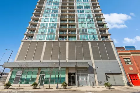 700 W Van Buren St #909, Chicago, IL 60607